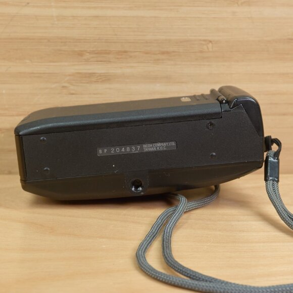 Ricoh AF-77 Point and Shoot 35mm Film Camera / Built-in Flash / Tested - Picture 6 of 8